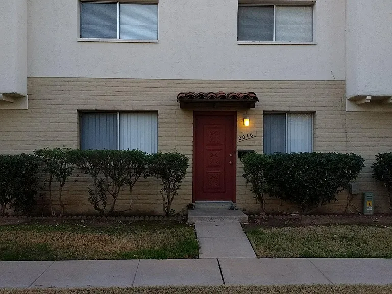 2046 W Hazelwood Pkwy — Photo 1