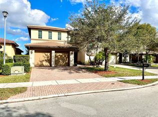 8272 NW 125th Ln, Pompano Beach, FL 33076