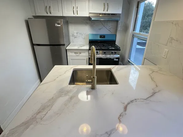 489 Monroe Street image 11 of 12