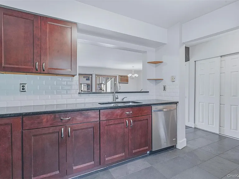 601 Chelsea Cv S — Photo 5