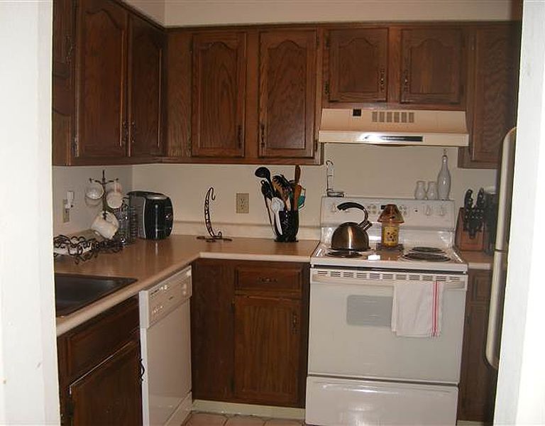 5th image of 4057 CHAUCER Place
