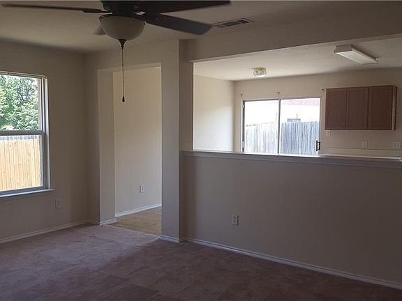 5th image of 412 Summer Tree Dr