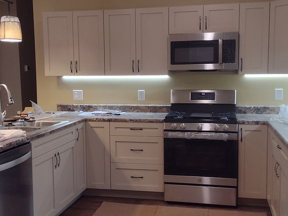 Spacious Kitchen with all appliances.