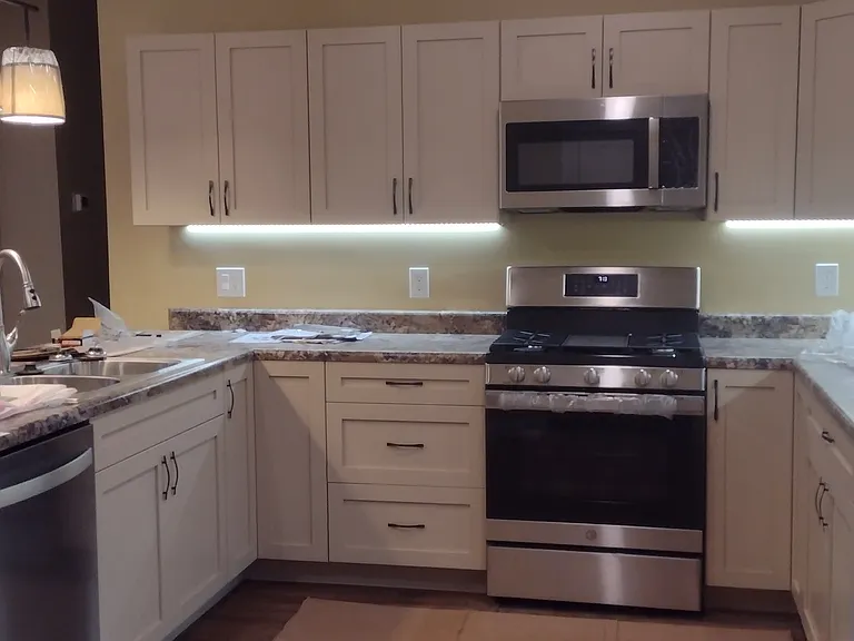 Spacious Kitchen with all appliances.