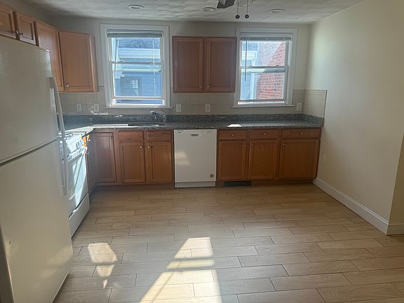 2nd image of 1092 Cambridge St #1094