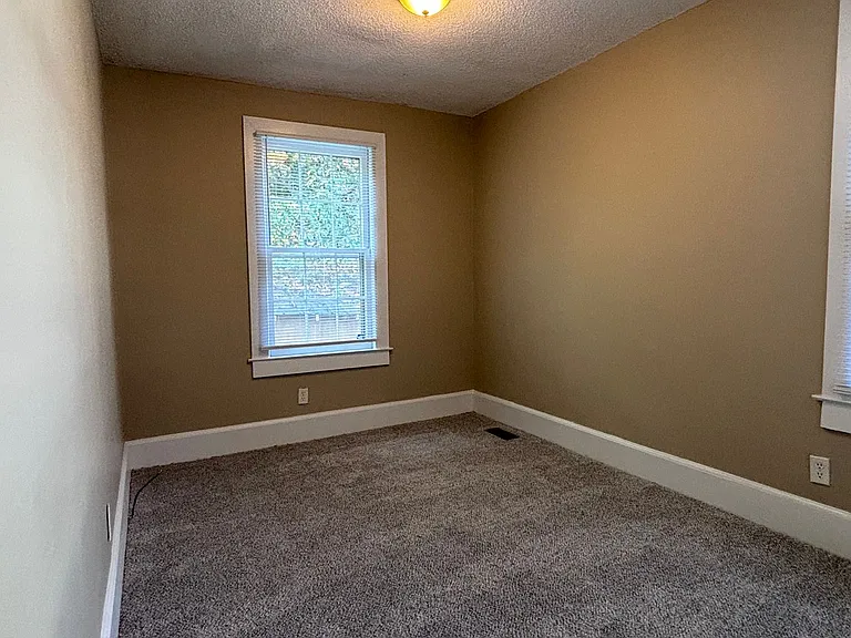 206 E Whittington St — Photo 10
