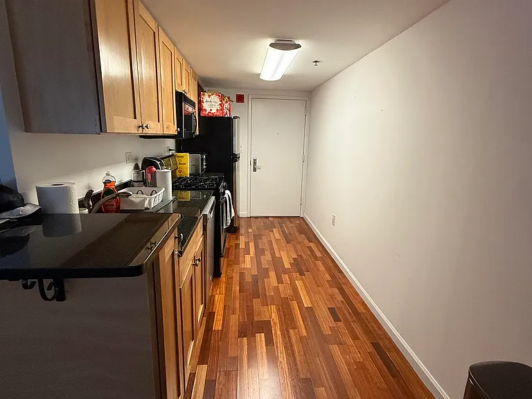 700 1st St #2R — Photo 5