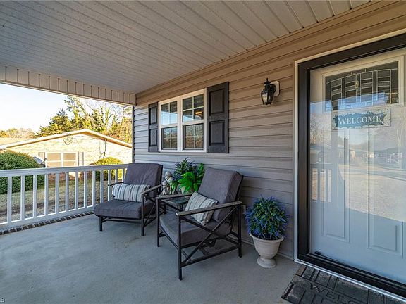 3rd image of 1112 Heathwood Dr
