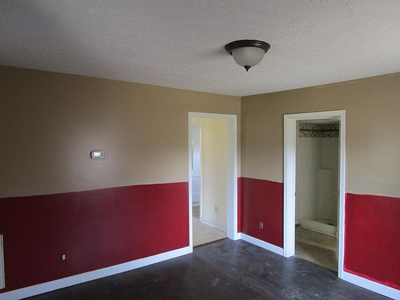 3rd image of 704 Old Frankfort Pike