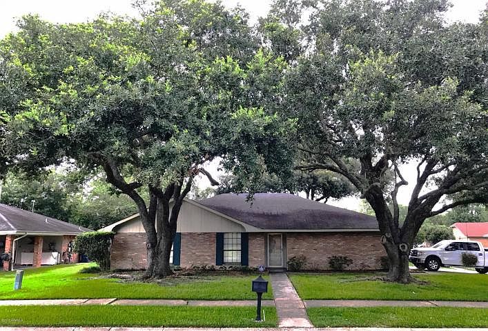 1st image of 207 E Bluebird Dr