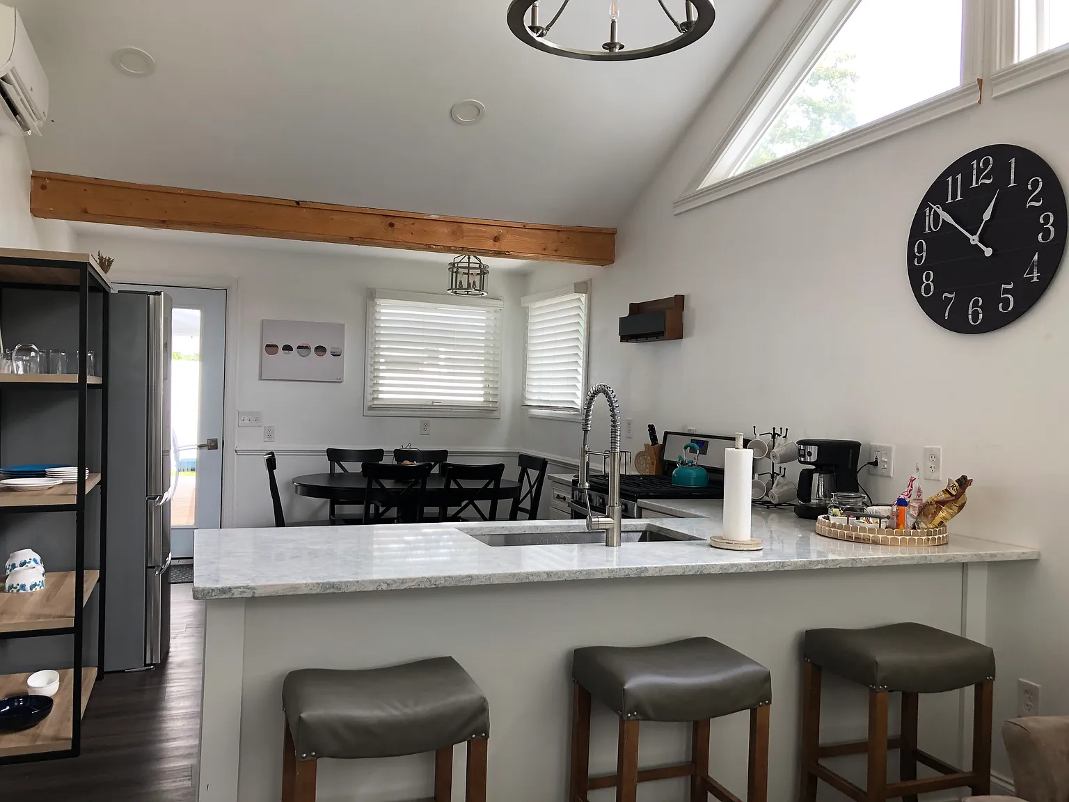 3 bed, 864 sqft, $2,800 — Photo 1