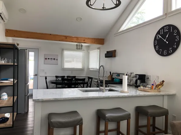 39 Maple St, South Kingstown, RI 02879