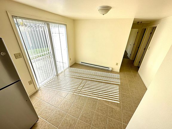 3rd image of 113 Green Park Dr