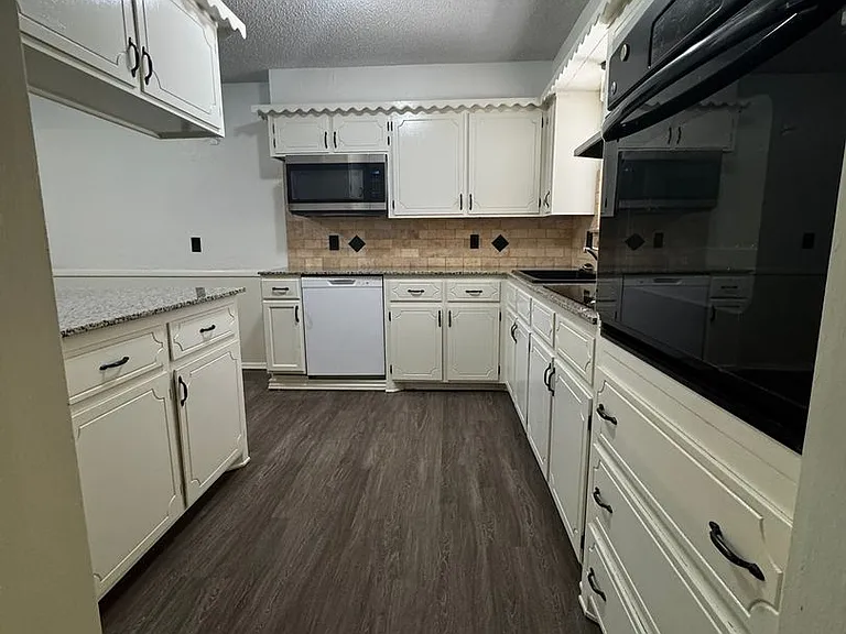 3225 N Peebly Dr — Photo 6