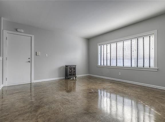 5th image of 4516 Broadway Ave Unit 2-C