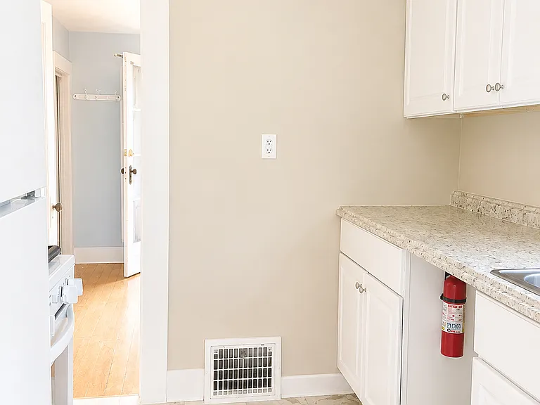 714 W Liberty St #3 — Photo 11
