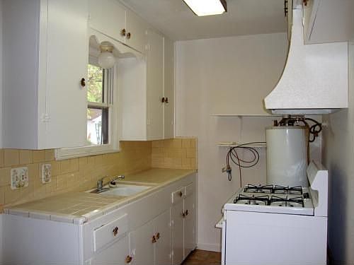 3rd image of 135 Cravens Ave