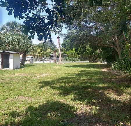 3rd image of 1849 Breezy Ln