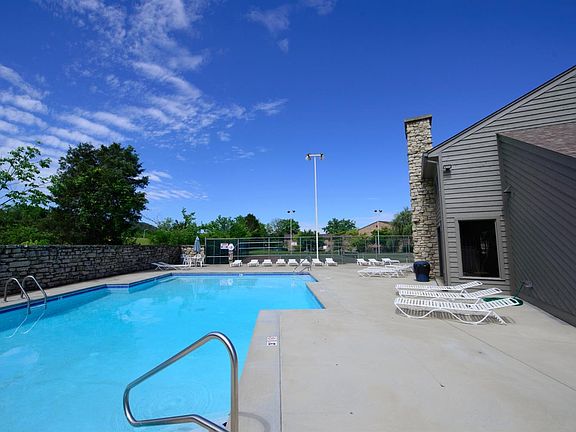 4th image of 7238 Creekview Dr Unit Viii