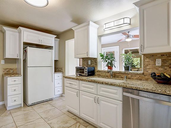 5th image of 12502 Oak Cir