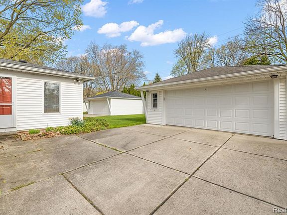 4th image of 3034 Sylvan Dr