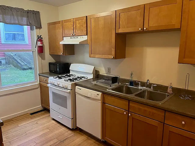 513A S Aurora St — Photo 1