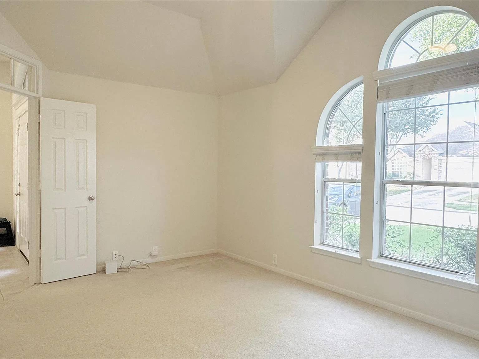 3 bed, 2.0 bath, 2336 sqft, $2,200 — Photo 3