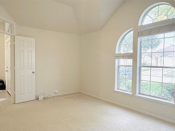 3rd image of 20023 Castlegreen Dr