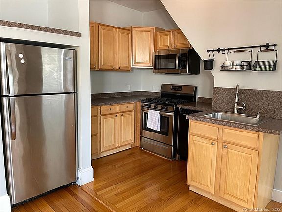 4th image of 809 Edgewood Ave #1
