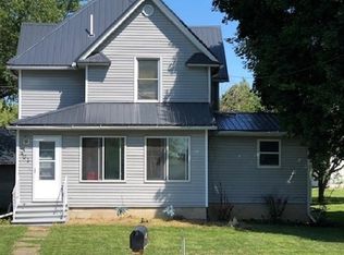 401 E Main St, Wyoming, IA 52362