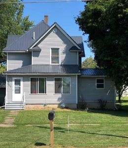 401 E Main St, Wyoming, IA, 52362