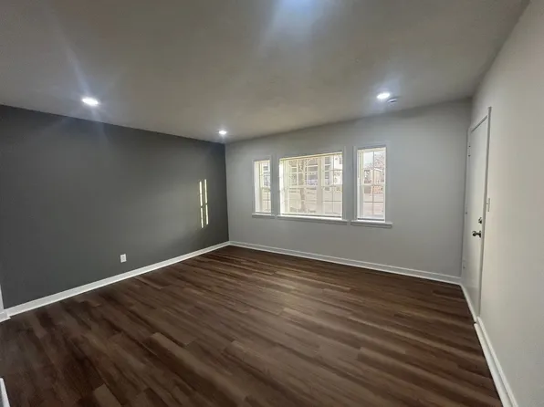 GREGORY, 202 E Gregory Blvd, Kansas City, MO 64114