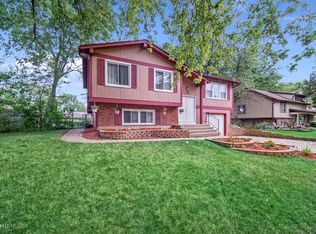 107 Lexington Dr, Bolingbrook, IL 60440