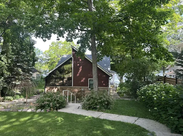 3817 Thoma Park DRIVE, West Bend, WI 53095