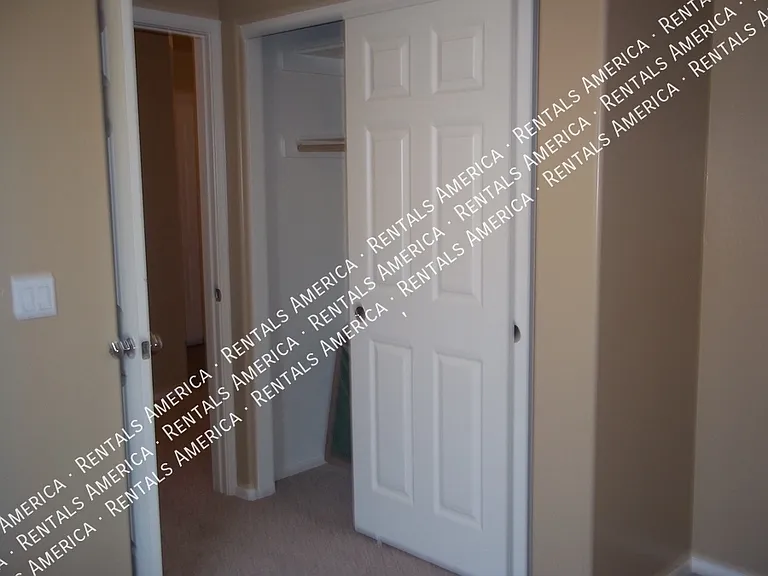 6605 W Desert Ln — Photo 10