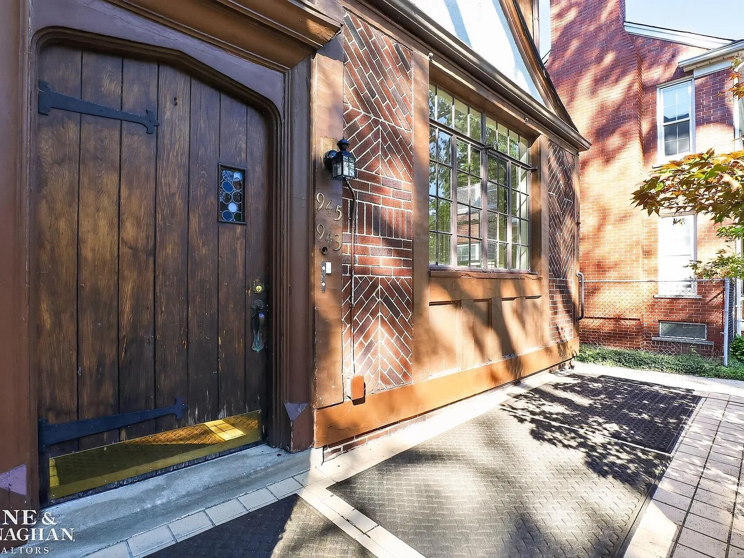 4 bed, 1.5 bath, 2400 sqft, $2,300 — Photo 4