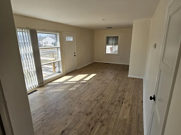 2108 N Hadley Rd — Photo 6