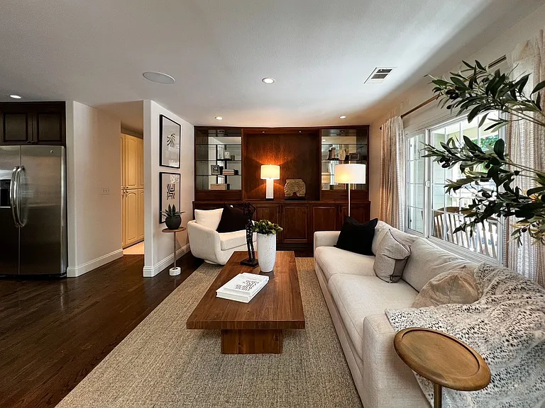 1022 Berry Ln — Photo 7