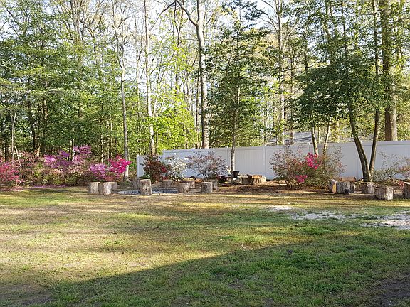 3rd image of 6 Oakwood Ct
