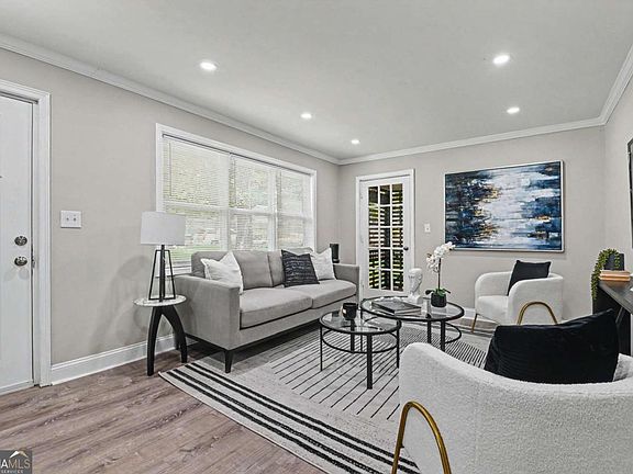2nd image of 1724 Leslie Ave SW