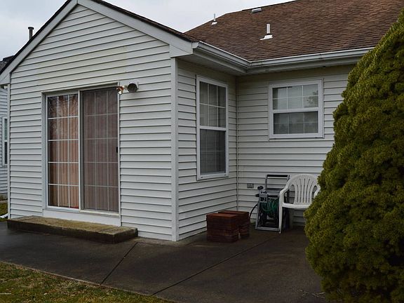 3rd image of 65 Stockport Dr