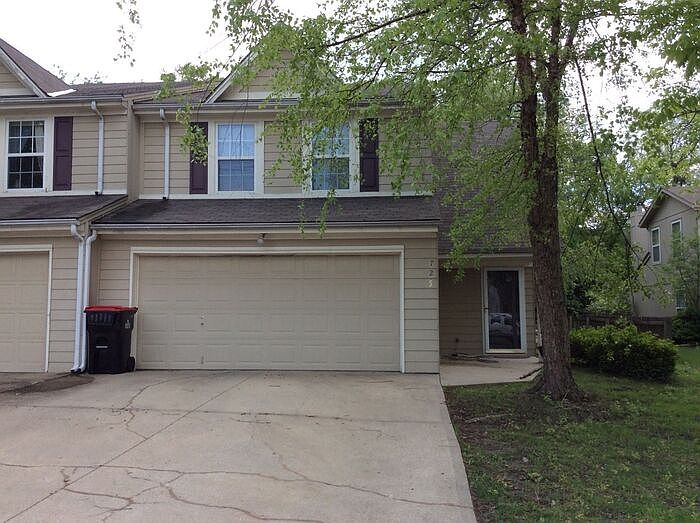 1st image of 725 NE Swann Cir