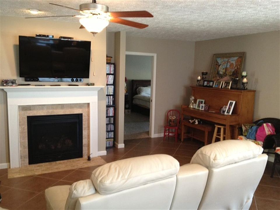1st image of 4240 Regatta Dr