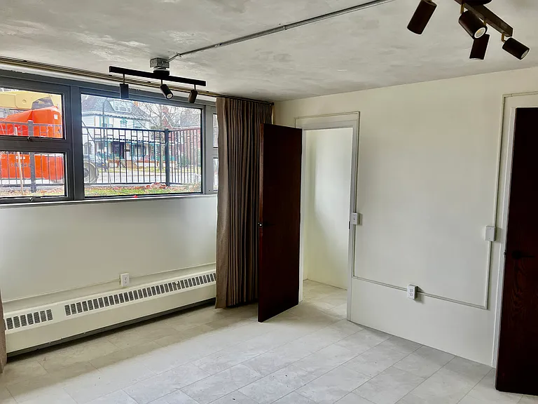 130 Linwood Ave — Photo 1