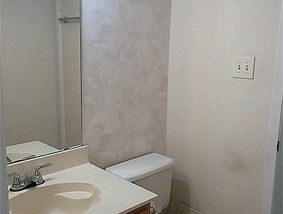 4th image of 7109 Goldendale Ct