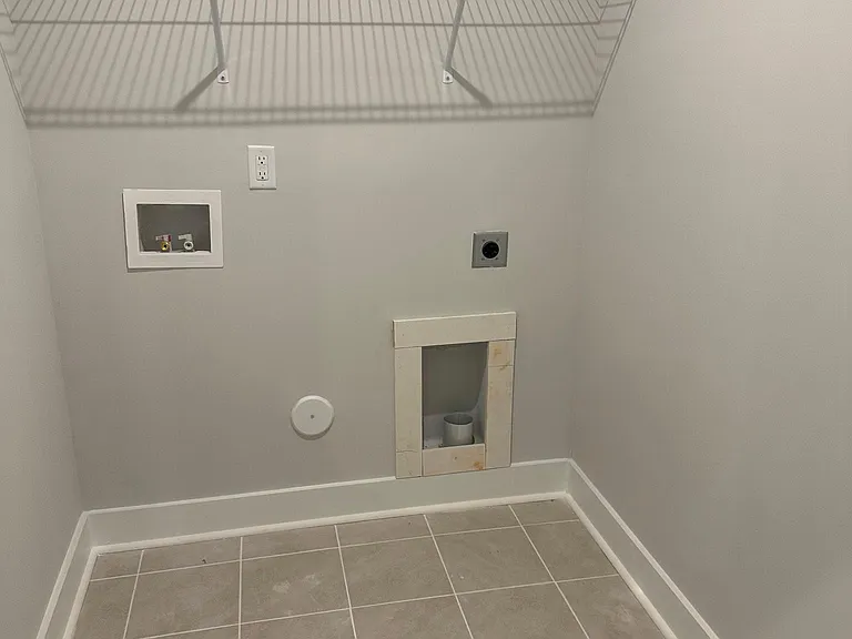9704 Munsing Dr — Photo 17
