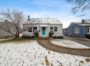 870 Carr St, Elgin, IL 60123