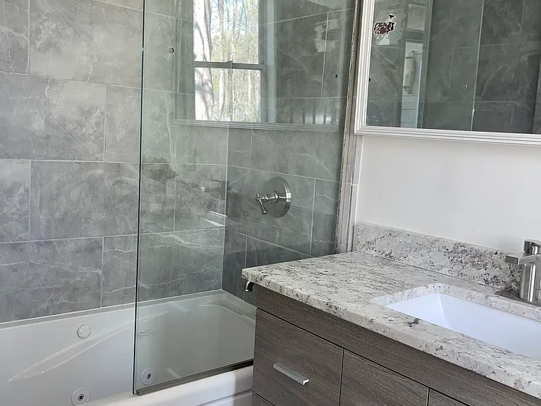 915 Woodlawn Dr NE — Photo 22