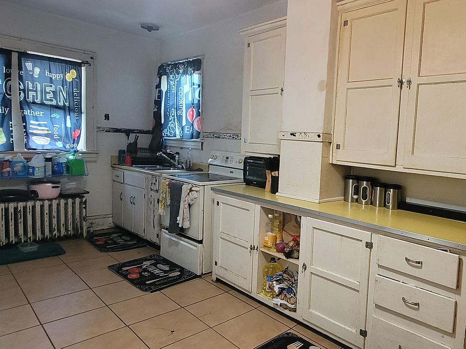 2nd image of 1615 Syracuse Ave NW
