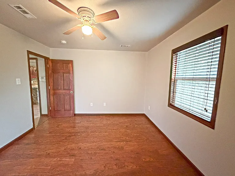 817 Zachry Dr — Photo 11